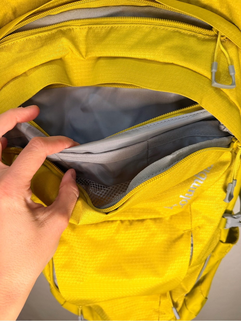 Columbia Tenmile Daypack Backpack in Yellow Green - Picture 8 of 16
